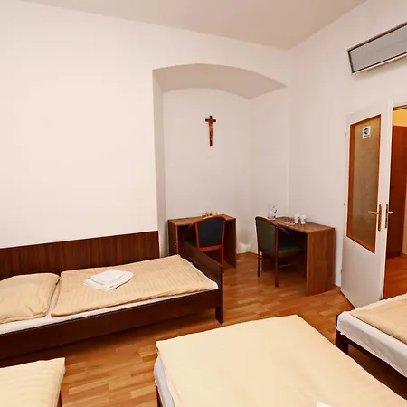 Historicky Putnicky Dom Guest house *